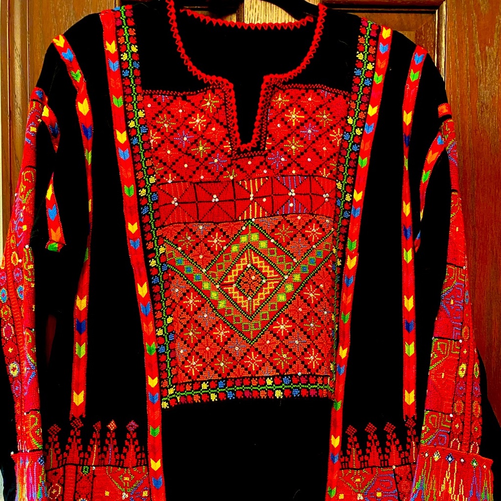 Handmade gorgeous  Palestinian thuob ❤️